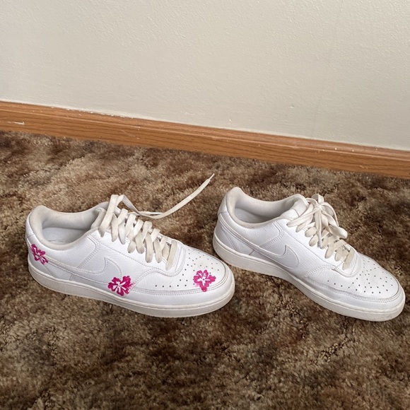 White Nike air forces - Picture 2 of 3